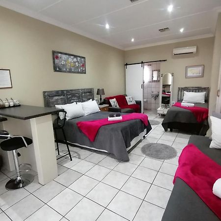 Tehillah Guesthouse Upington Esterno foto