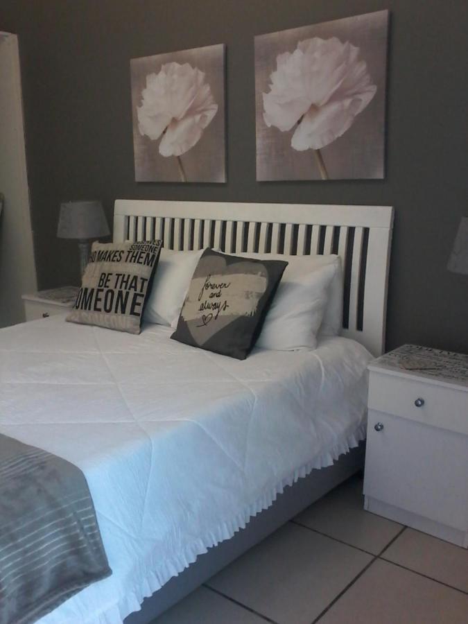 Tehillah Guesthouse Upington Esterno foto