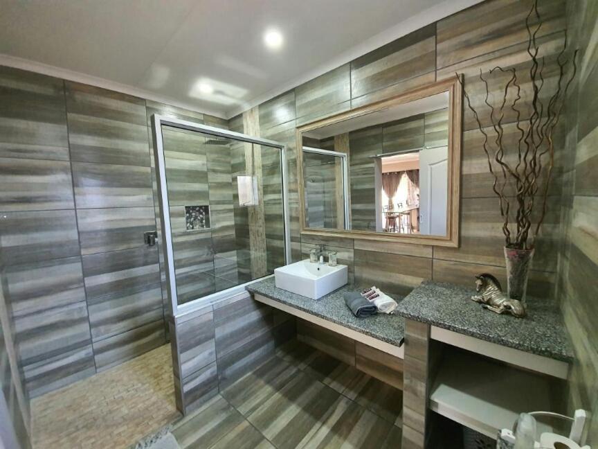 Tehillah Guesthouse Upington Esterno foto