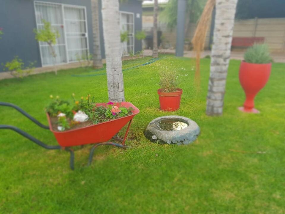 Tehillah Guesthouse Upington Esterno foto