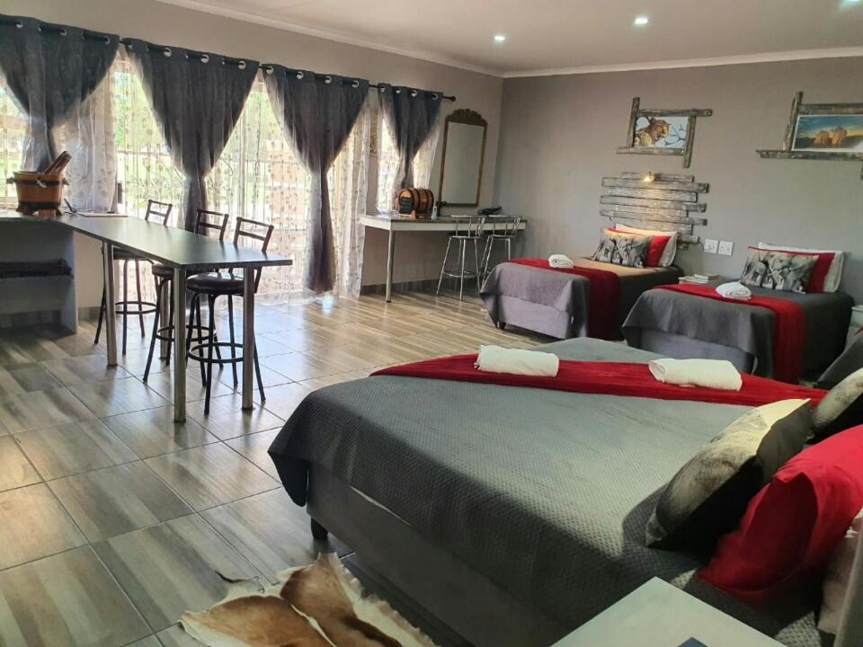 Tehillah Guesthouse Upington Esterno foto