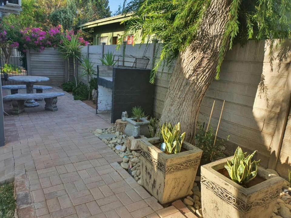 Tehillah Guesthouse Upington Esterno foto