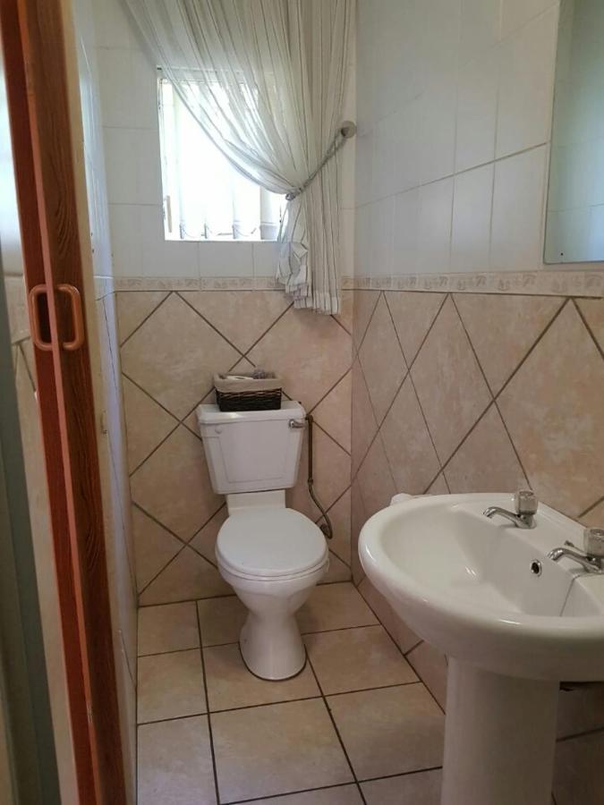 Tehillah Guesthouse Upington Esterno foto