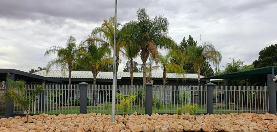 Tehillah Guesthouse Upington Esterno foto