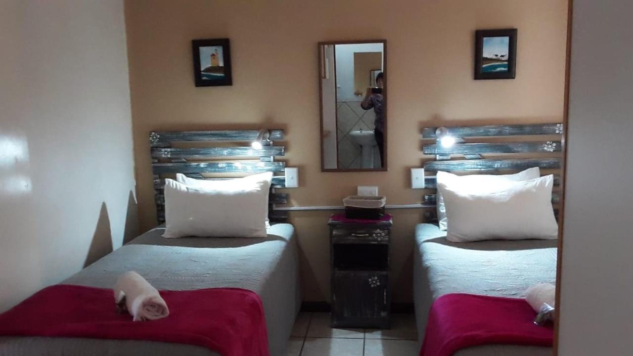 Tehillah Guesthouse Upington Esterno foto