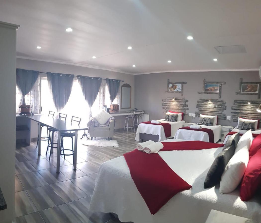 Tehillah Guesthouse Upington Esterno foto