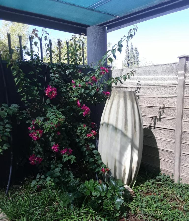 Tehillah Guesthouse Upington Esterno foto