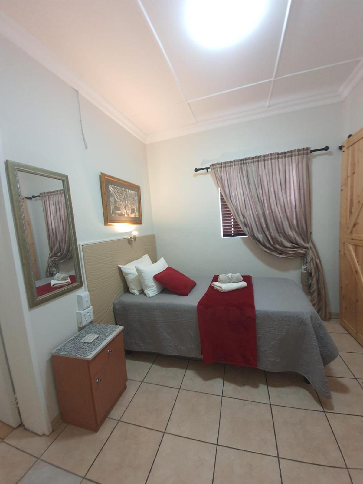 Tehillah Guesthouse Upington Esterno foto