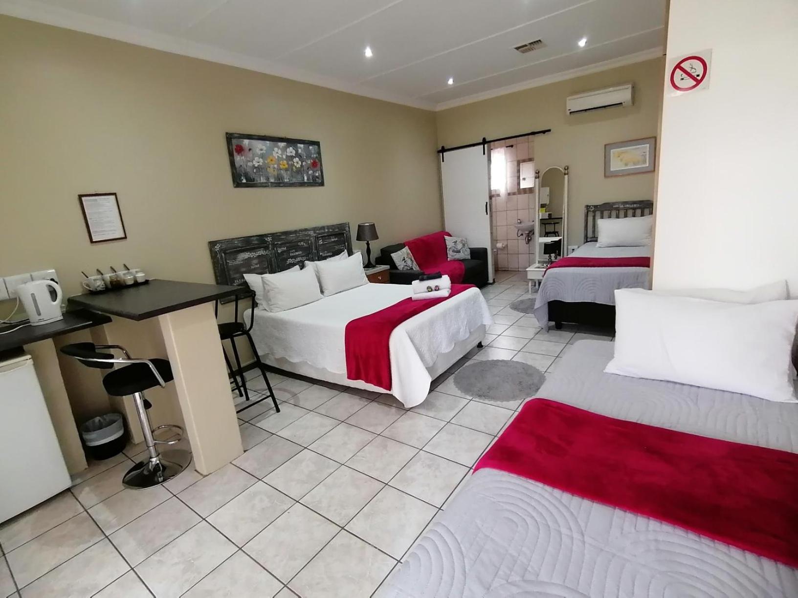 Tehillah Guesthouse Upington Esterno foto
