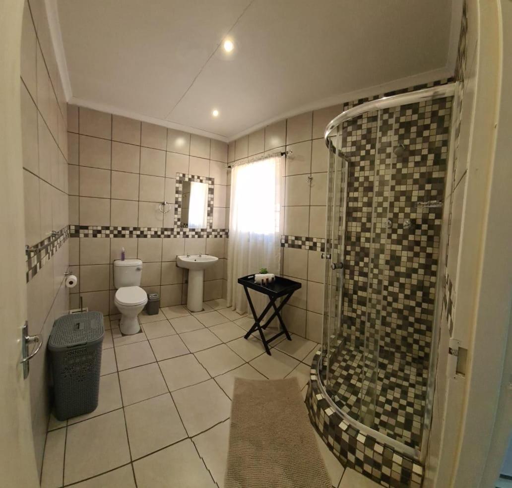 Tehillah Guesthouse Upington Esterno foto