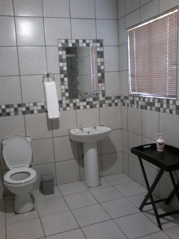 Tehillah Guesthouse Upington Esterno foto